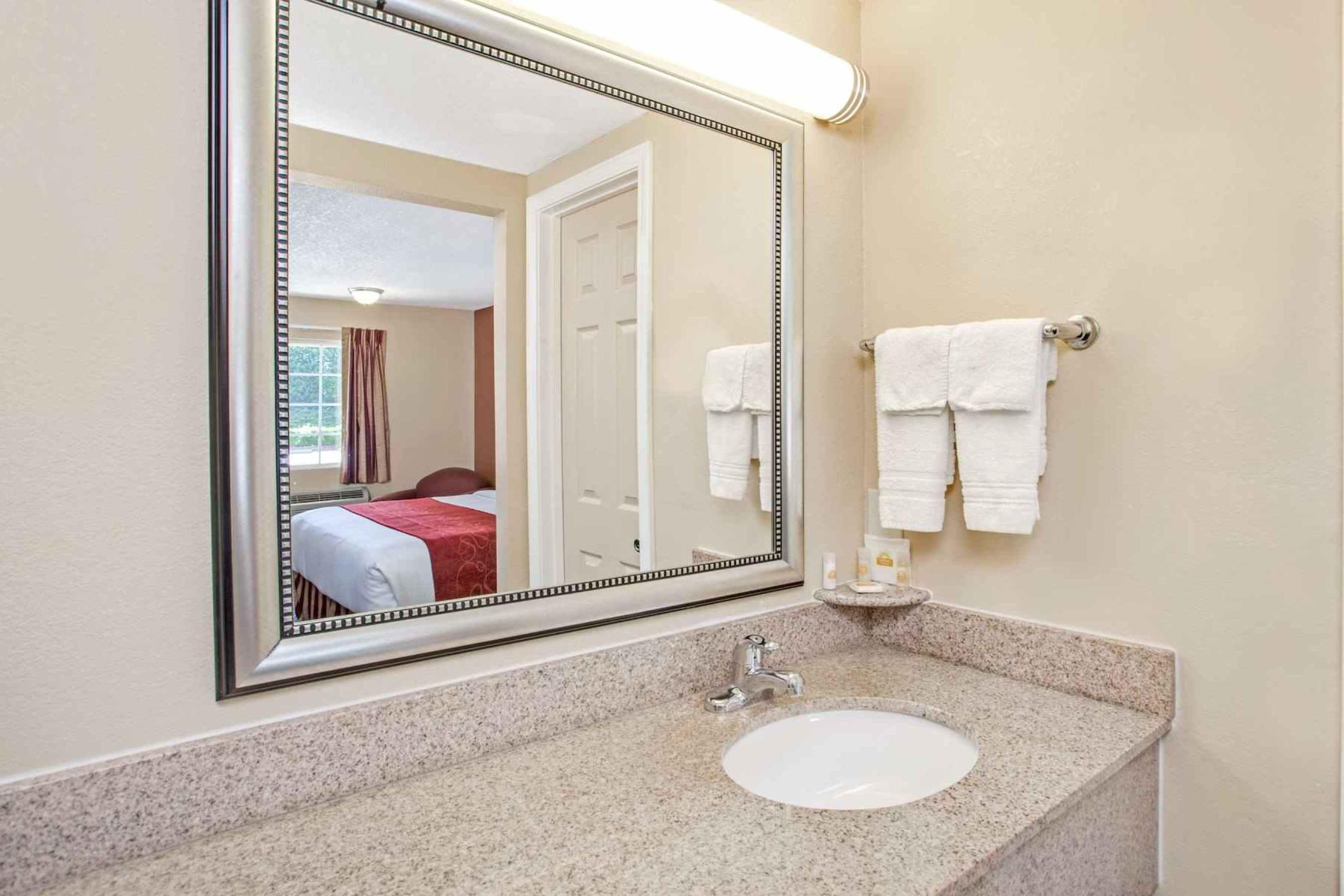 Travelodge By Wyndham Canton-Livonia Area, Mi Extérieur photo