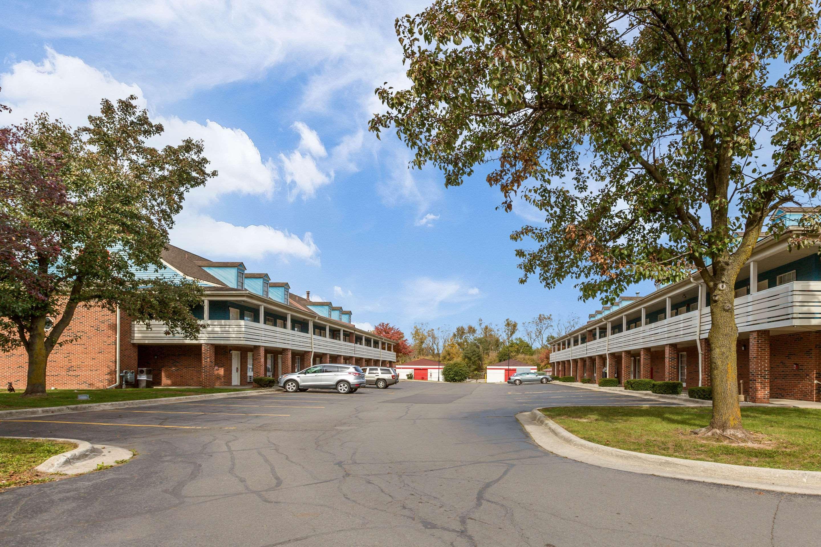 Travelodge By Wyndham Canton-Livonia Area, Mi Extérieur photo