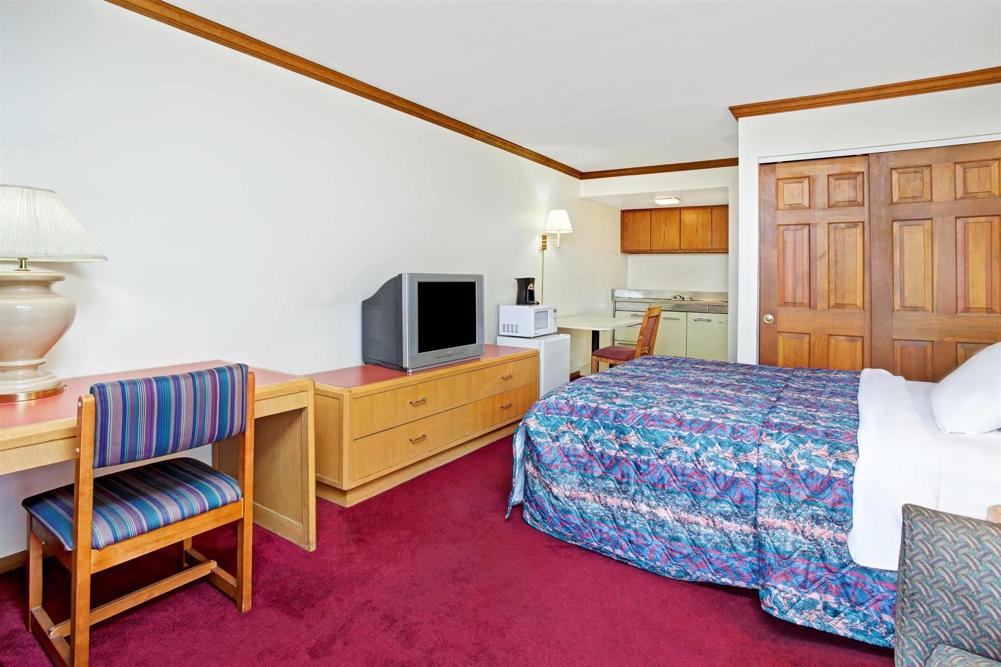 Travelodge By Wyndham Canton-Livonia Area, Mi Extérieur photo